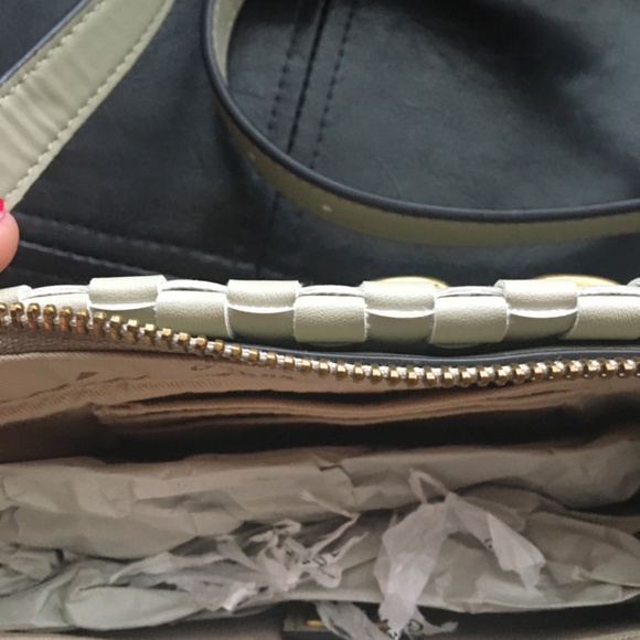 BRAND NEW WITH TAGS Guess Purse Sage - Picture 7 of 7